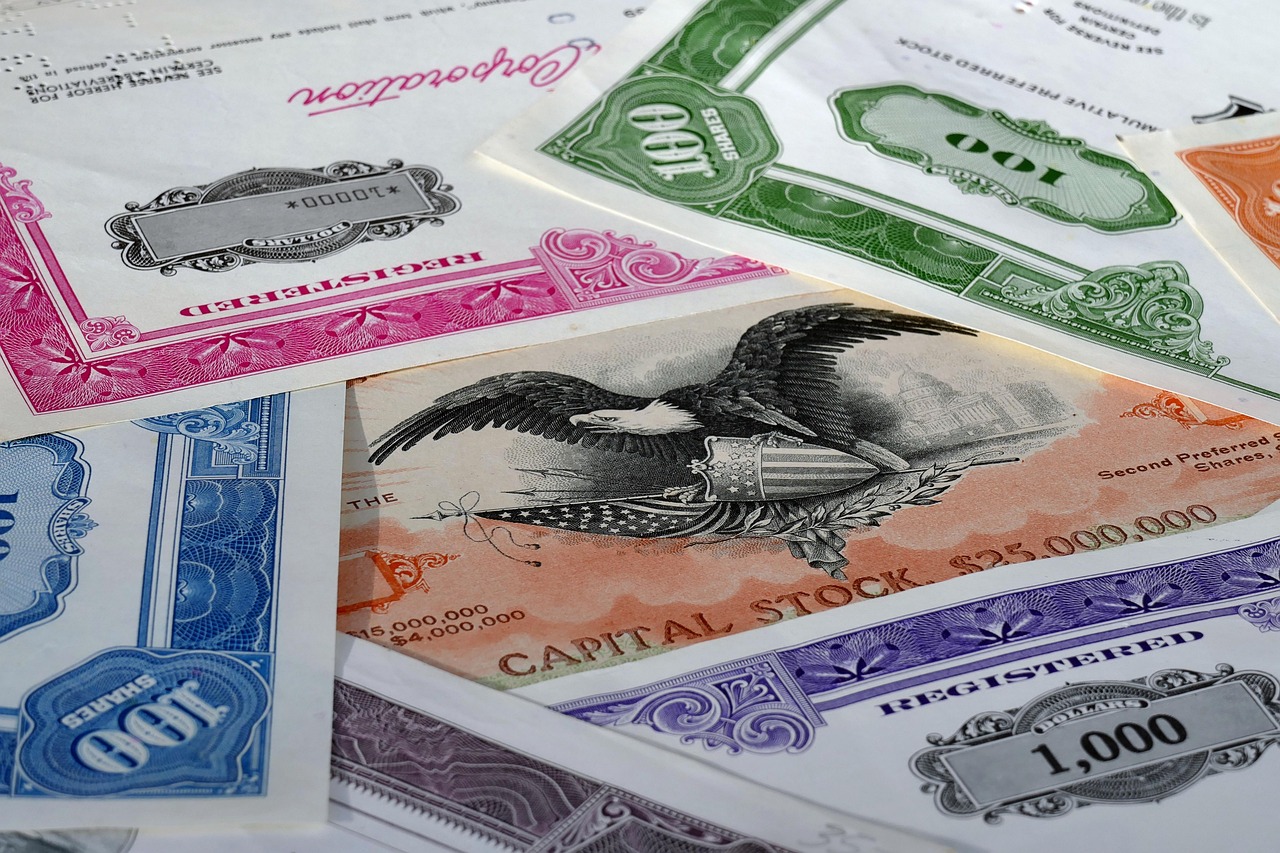 積立投資における債券とETFのバランスはどうすれば良い？